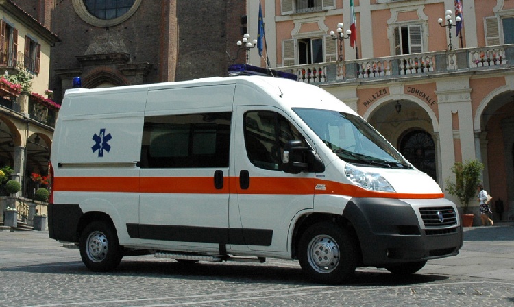  	 Allestimento in VETRORESINA per ambulanza di soccorso realizzato su nuovo Fiat Ducato X250.